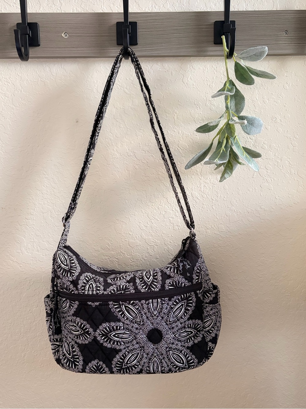 Vera Bradley Black Bandana Medallion On The Go Crossbody Shoulder Bag